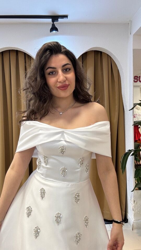 BEYAZ MADONNA YAKA ABİYE