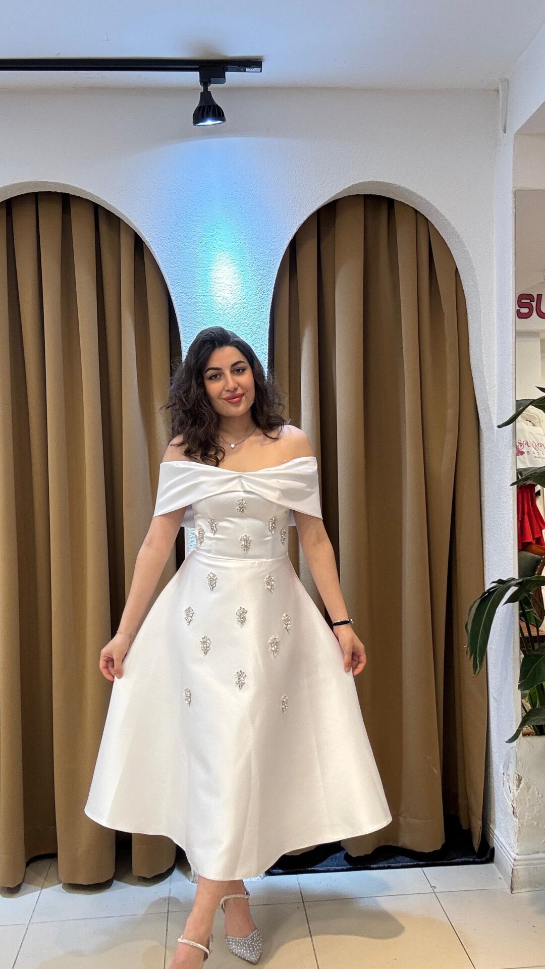 BEYAZ MADONNA YAKA ABİYE