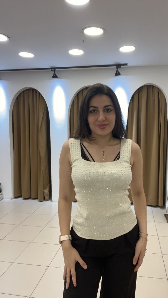 BEJ TAŞLI TRİKO BLUZ