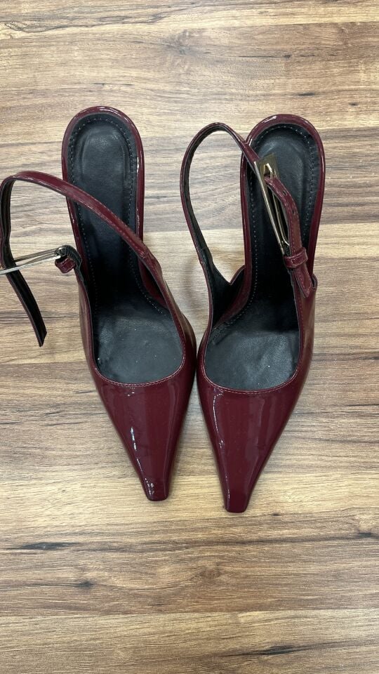 KIRMIZI DERİ TOPUKLU AYAKKABI