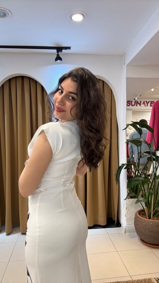 BEYAZ YIRTMAÇLI ABİYE