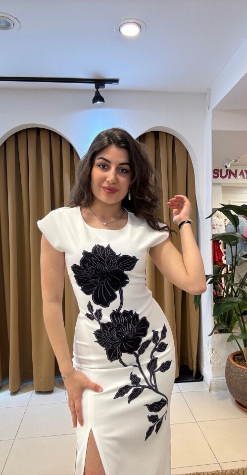 BEYAZ YIRTMAÇLI ELBİSE