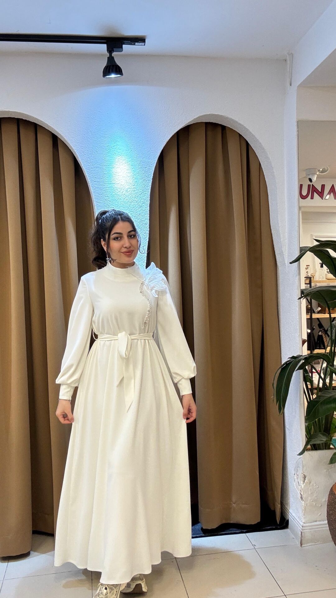 EKRU GÜL DETAYLI TESETTÜR ABİYE